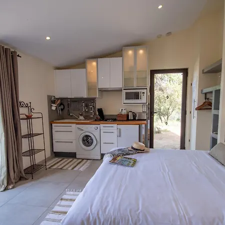 Maisonnette En Plein Maquis Vue Splendide A 5 Min Du Centre Et De La アパート *