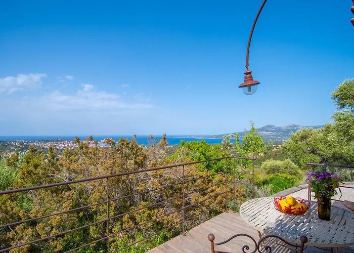 Maisonnette En Plein Maquis Vue Splendide A 5 Min Du Centre Et De La * Calvi (Corsica)