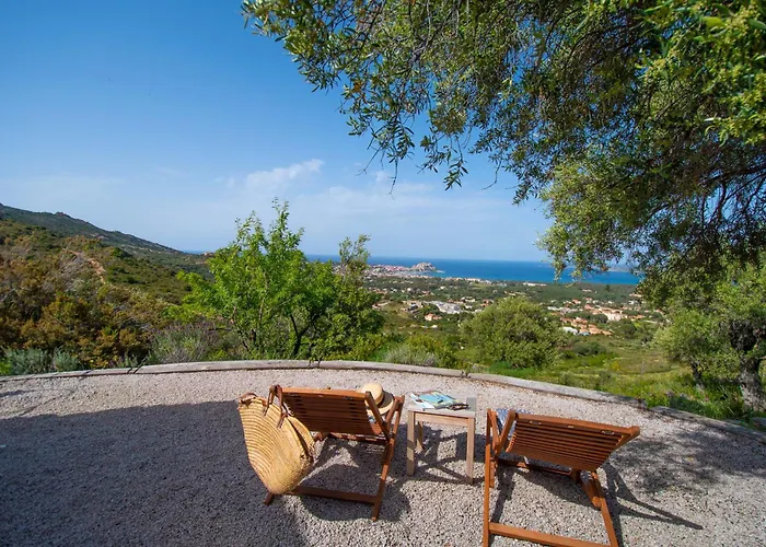 Maisonnette En Plein Maquis Vue Splendide A 5 Min Du Centre Et De La * Calvi (Corsica)