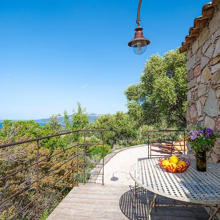 Maisonnette En Plein Maquis Vue Splendide A 5 Min Du Centre Et De La * Calvi (Corsica)