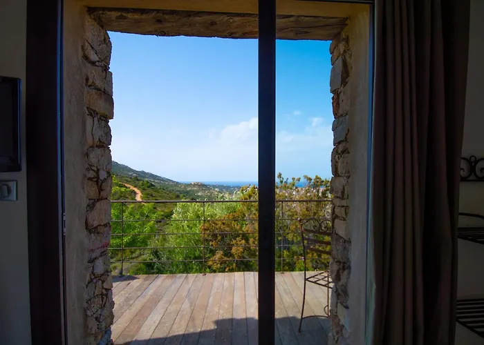 Maisonnette En Plein Maquis Vue Splendide A 5 Min Du Centre Et De La *