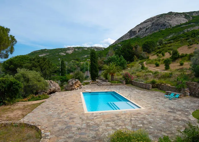 Maisonnette En Plein Maquis Vue Splendide A 5 Min Du Centre Et De La * Calvi (Corsica)