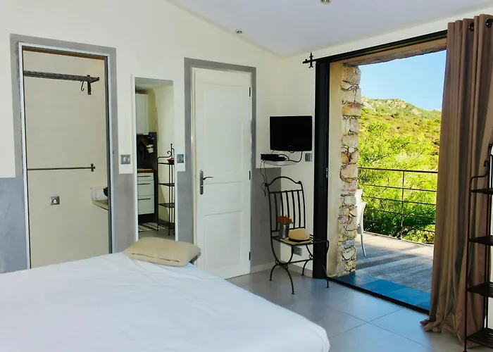 Maisonnette En Plein Maquis Vue Splendide A 5 Min Du Centre Et De La *